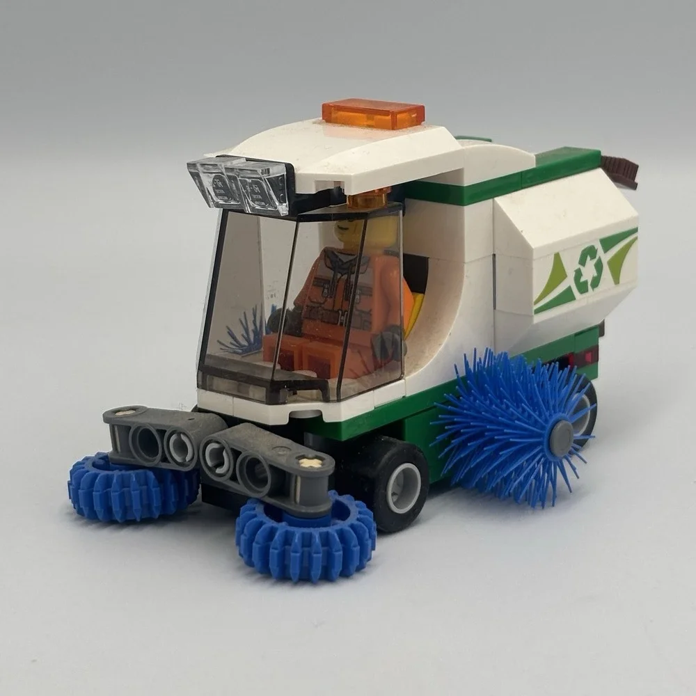 LEGO CITY Lot Street Sweeper Minifigure 60249